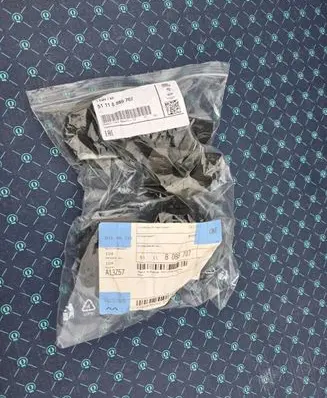 BMW 2 F44 Front parking sensor holder (PDC) 8080707