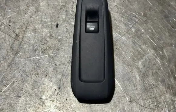 Peugeot 308 Electric window control switch 96762292ZD