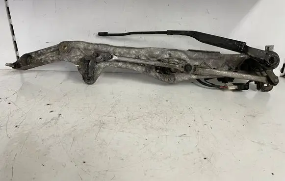 BMW 7 E38 Front wiper linkage and motor 8362150