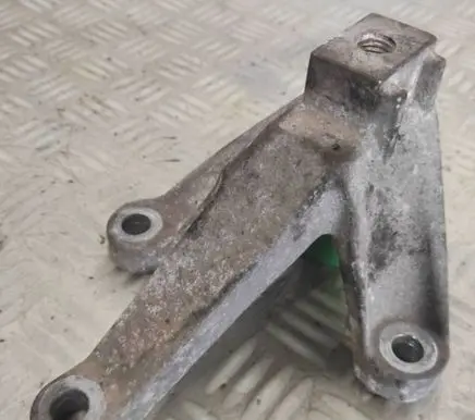 Ford Focus Gearbox mounting bracket 3M517M125