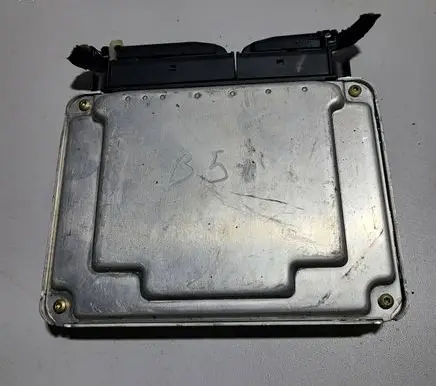 Volkswagen PASSAT B5.5 Engine control unit/module 038906019EK 0281010667 28SA504