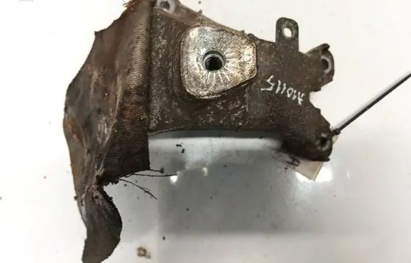 Engine mounting bracket