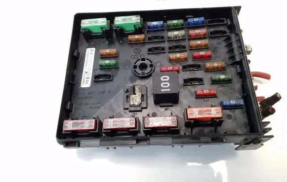 Volkswagen PASSAT B7 Fuse module 3C0937125A