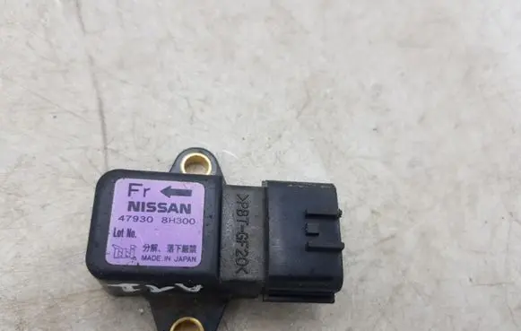 Nissan X-Trail T30 ESP acceleration yaw rate sensor 479308H300