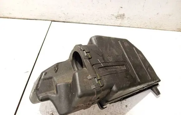 Nissan Versa Air filter box 