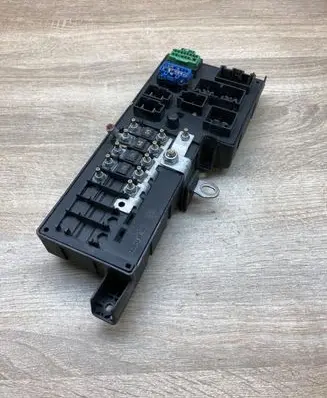 Volvo V70 Fuse module 30728008 518828108