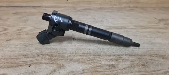 Volvo V70 Fuel injector VEA132370010AAB 31405404 09Q00214