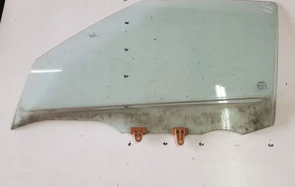 Nissan Juke I F15 Sliding door window/glass 