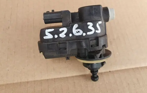 Headlight level adjustment motor