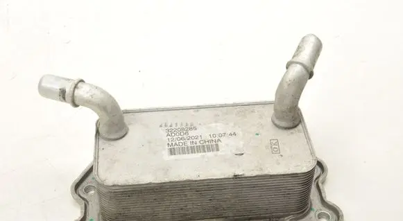 Volvo XC40 Engine oil radiator 32208285