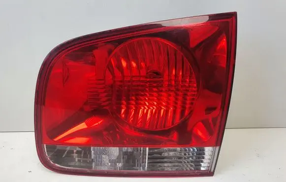 Tailgate rear/tail lights