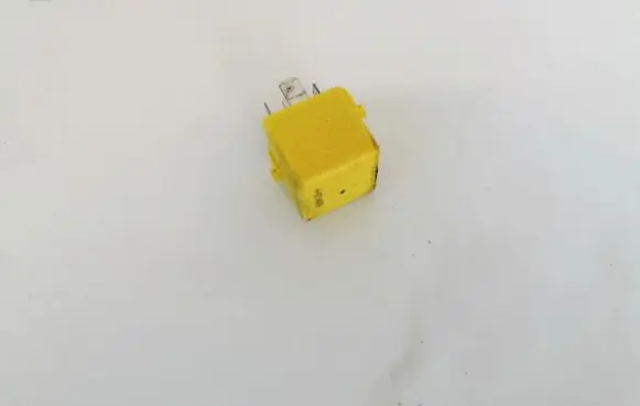 Mercedes-Benz ML W164 Other relay a0025421419 v23134-a52-x335