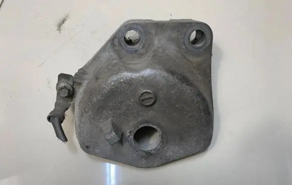 Mazda 6 Engine mounting bracket