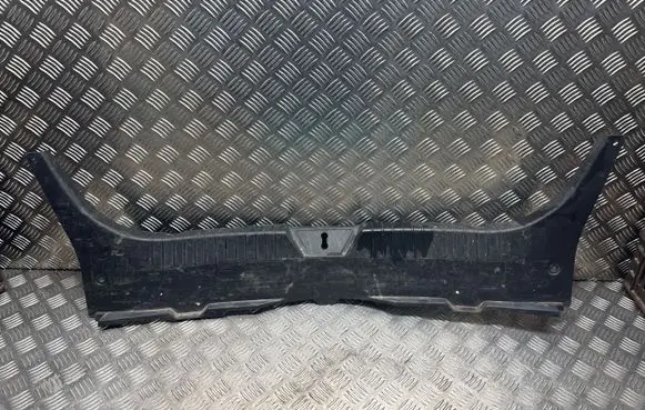 Trunk/boot sill cover protection