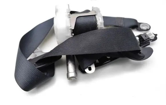 Toyota Avensis T270 Front seatbelt 7P4100-P 039530