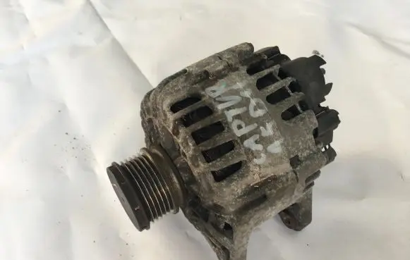 Renault Captur Generator/alternator 231007865R