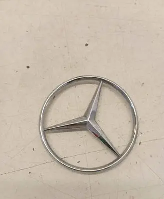 Mercedes-Benz E W124 Manufacturers badge/model letters 7580058