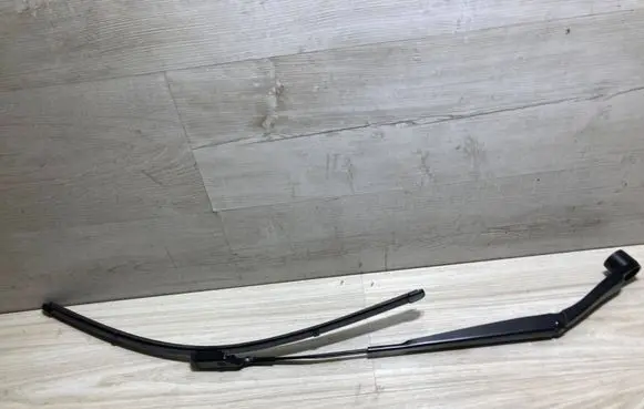 Front wiper blade arm