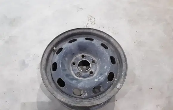 Volkswagen Golf IV R14 steel rim 1J0601027J