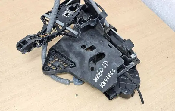 Volvo XC60 Front door lock 31416677