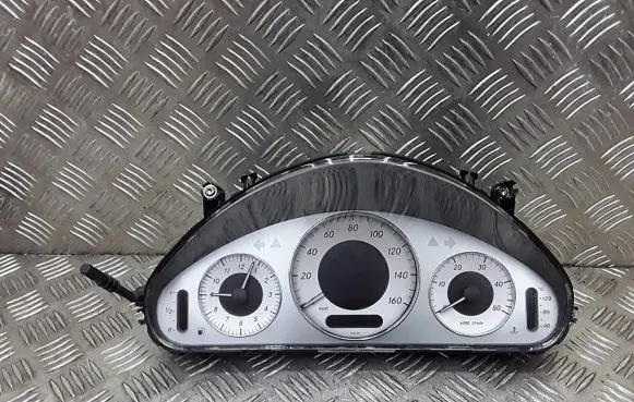 Mercedes-Benz E W211 Speedometer (instrument cluster) A2115401248