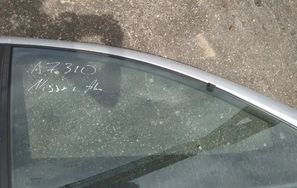 Nissan Almera Tino Front door window glass four-door
