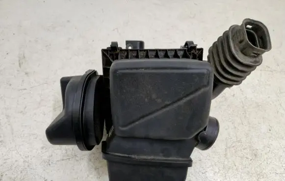 Ford Escape IV Air filter box LX619C662 LX619C662F