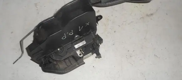 BMW X1 E84 Front door lock 7229458