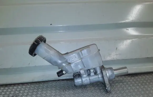 Mitsubishi Outlander Master brake cylinder