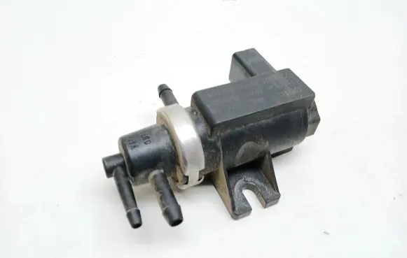 Audi A3 S3 8L Turbo solenoid valve 1J0906627