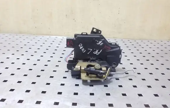 Audi A6 S6 C5 4B Front door lock