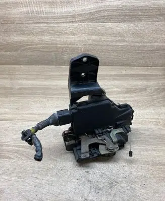 Volkswagen Golf IV Front door lock 1J0973714