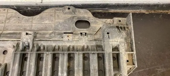 Toyota Avensis T270 Front bumper skid plate/under tray 5261805010
