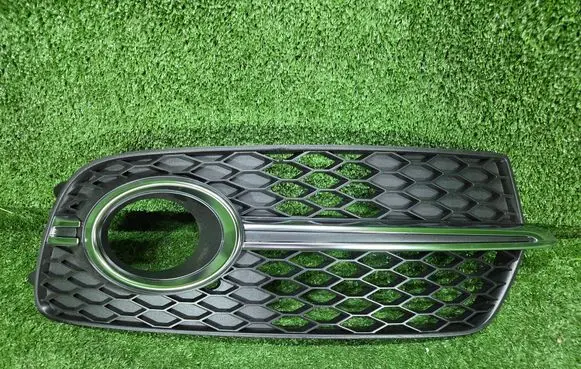 Audi Q5 SQ5 Front fog light trim/grill 8R0807682M