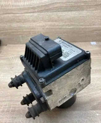 Volkswagen PASSAT B6 ABS Pump 3C0614095P 16332501A