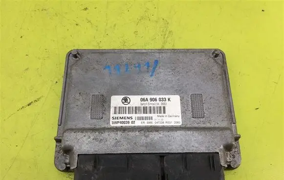 Skoda Octavia Mk1 (1U) Engine control unit/module 06A906033K
