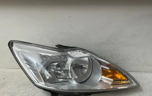 Ford Focus Headlight/headlamp 8M5113W029AF
