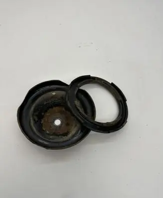 Subaru XV I Coil spring mount 