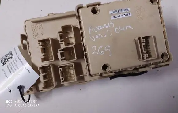 Toyota Avensis Verso Fuse module 8922144030