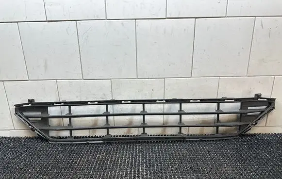 Volvo XC60 Front bumper lower grill 32296070