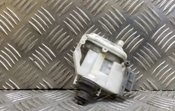 Volkswagen PASSAT B4 Central locking motor 3A0862153B