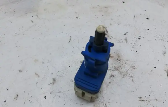Land Rover Discovery 3 - LR3 Brake pedal sensor switch XKB500030