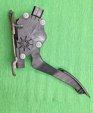 Subaru Forester SH Accelerator throttle pedal 36010AG140 1988007120 11K05B00610