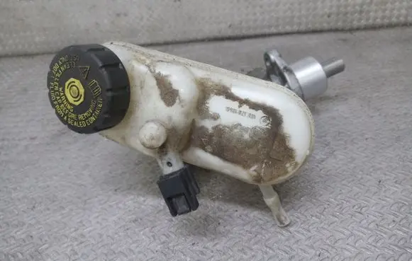 Renault Twingo II Master brake cylinder 8200403300