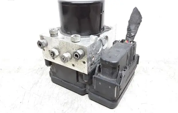 Volvo V70 ABS Pump 30681619