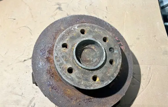 Volkswagen Crafter Front wheel hub spindle knuckle