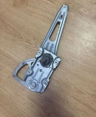 Toyota Yaris Rear door manual window regulator 