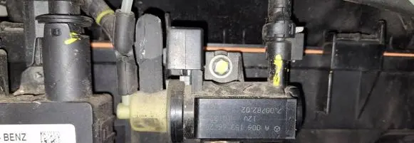Mercedes-Benz A W169 Turbo solenoid valve a0061536628 70078202