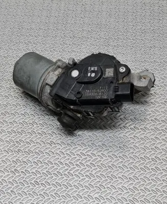 Suzuki Swift III Wiper motor 3811052R00 1593008120