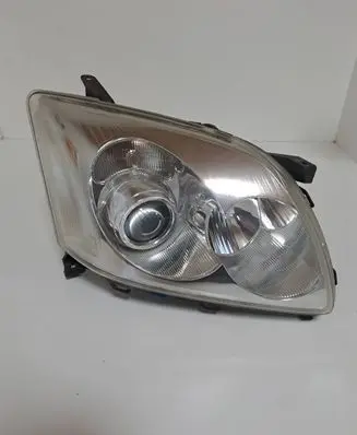 Toyota Avensis T250 Headlight/headlamp 0543